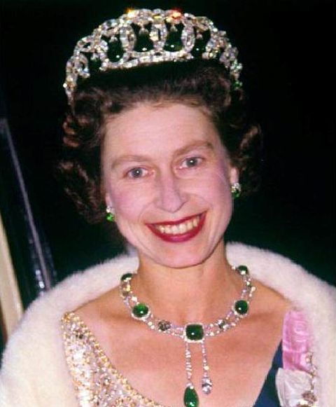 another-occasion-queen-elizabeth-wears-the-vladimir-tiara-and-the-delhi-durbar-necklace