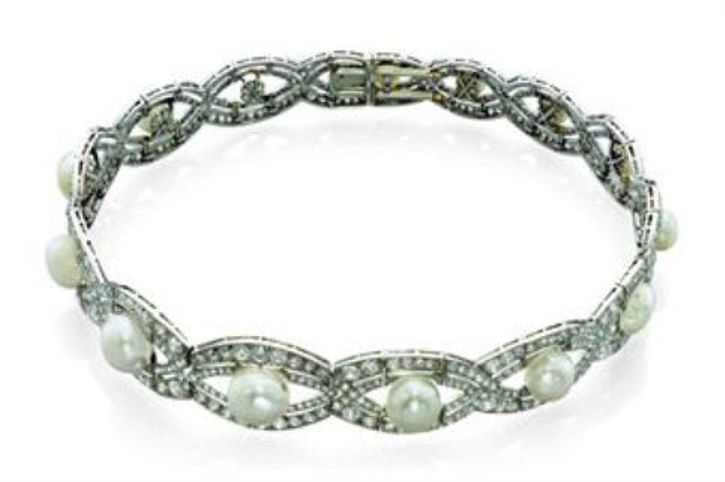 The dog collar necklace is made up of two interlacing bands of platinum set
