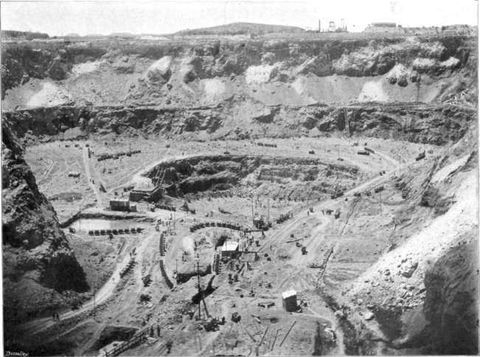 extensive-open-pit-mining-at-the-premier-diamond-mine-before-1948