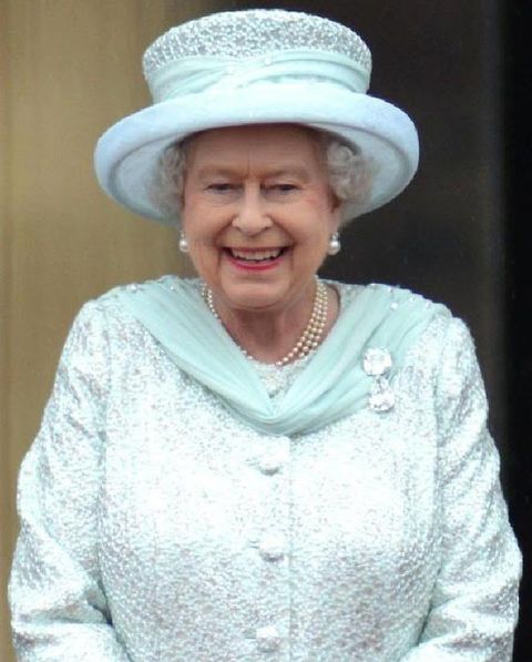 Her majesty the queen wearing 'Grannys chips" during diamond jubilee celebrations