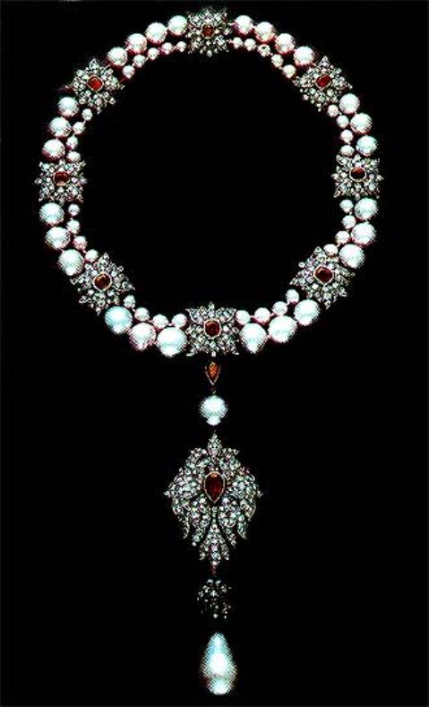 Elizabeth Taylor's Ruby Diamond and Pearl Necklace, with the La Peregrina hanging as a pendant