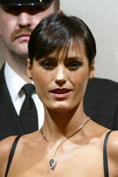 Super model Yasmin Le Bon wearing the Blue Empress necklace during its unveiling at Harrods in November, 2003 